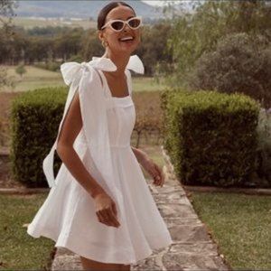 DISSH Aisle White Linen Bow Mini Dress
